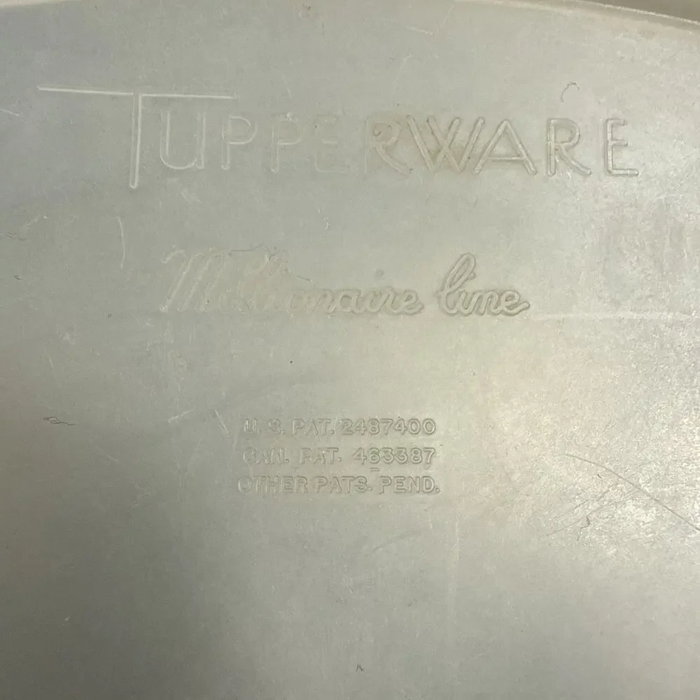 Vintage 1954 Tupperware Millionaire Line Pie Slice Keeper 268-4